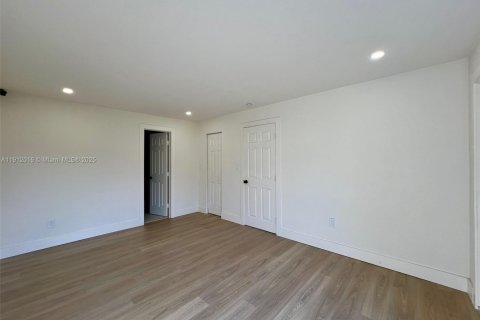Casa en venta en Fort Lauderdale, Florida, 3 dormitorios № 1968369 - foto 19