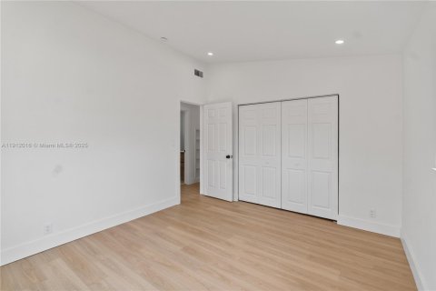 Casa en venta en Fort Lauderdale, Florida, 3 dormitorios № 1968369 - foto 26