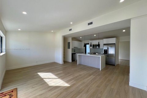 Casa en venta en Fort Lauderdale, Florida, 3 dormitorios № 1968369 - foto 4