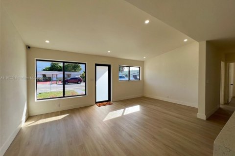 Casa en venta en Fort Lauderdale, Florida, 3 dormitorios № 1968369 - foto 7