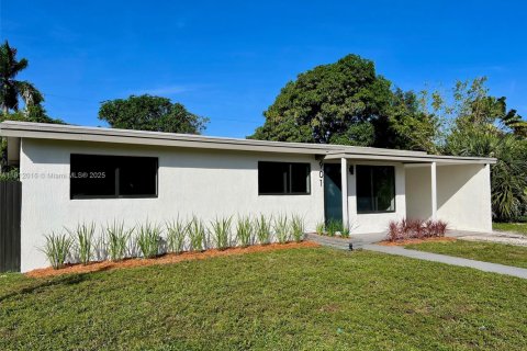 Casa en venta en Fort Lauderdale, Florida, 3 dormitorios № 1968369 - foto 2