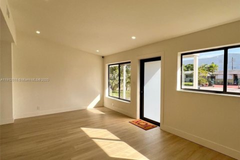 Casa en venta en Fort Lauderdale, Florida, 3 dormitorios № 1968369 - foto 6