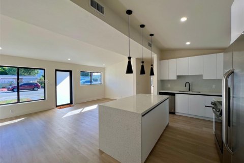 Casa en venta en Fort Lauderdale, Florida, 3 dormitorios № 1968369 - foto 8