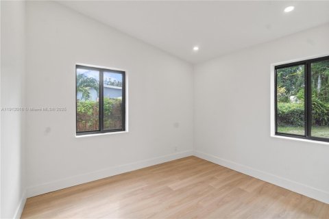 Casa en venta en Fort Lauderdale, Florida, 3 dormitorios № 1968369 - foto 29