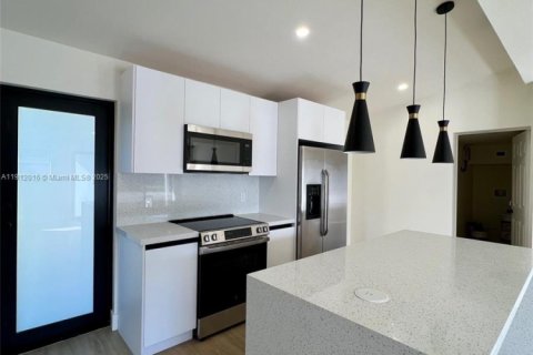 Casa en venta en Fort Lauderdale, Florida, 3 dormitorios № 1968369 - foto 12