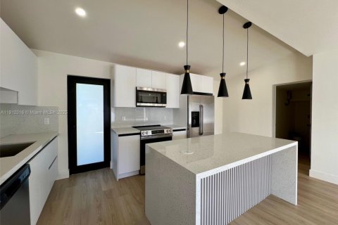 Casa en venta en Fort Lauderdale, Florida, 3 dormitorios № 1968369 - foto 9