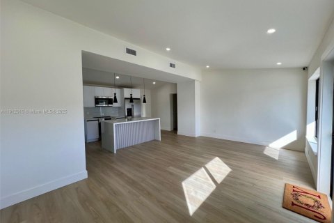 Casa en venta en Fort Lauderdale, Florida, 3 dormitorios № 1968369 - foto 5