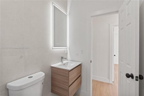 Casa en venta en Fort Lauderdale, Florida, 3 dormitorios № 1968369 - foto 28