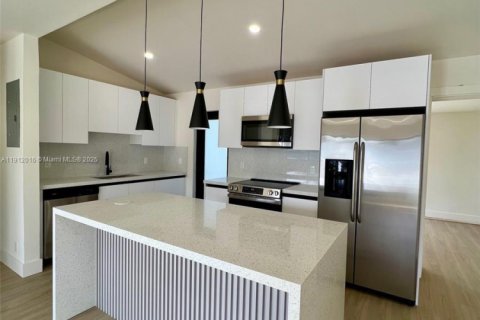 Casa en venta en Fort Lauderdale, Florida, 3 dormitorios № 1968369 - foto 11