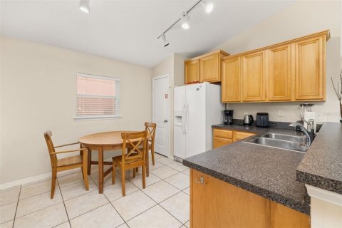 Casa en venta en Davenport, Florida, 5 dormitorios, 156.08 m2 № 2109947 - foto 9