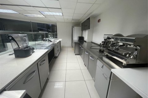Commercial property in Coral Gables, Florida № 1863206 - photo 9