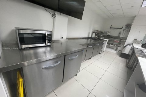 Commercial property in Coral Gables, Florida № 1863206 - photo 11