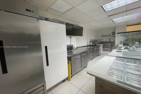Commercial property in Coral Gables, Florida № 1863206 - photo 10
