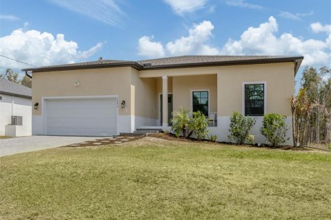 Villa ou maison à Port Charlotte, Floride 4 chambres, 158.86 m2 № 2099137