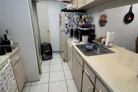 Condo in Miami, Florida, 3 bedrooms № 2184596 - photo 19