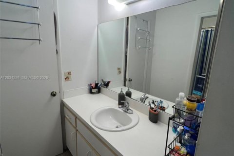 Condo in Miami, Florida, 3 bedrooms № 2184596 - photo 16