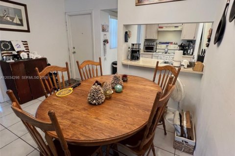 Condo in Miami, Florida, 3 bedrooms № 2184596 - photo 3