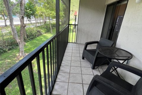 Condo in Miami, Florida, 3 bedrooms № 2184596 - photo 12