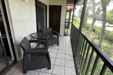 Condo in Miami, Florida, 3 bedrooms № 2184596 - photo 11