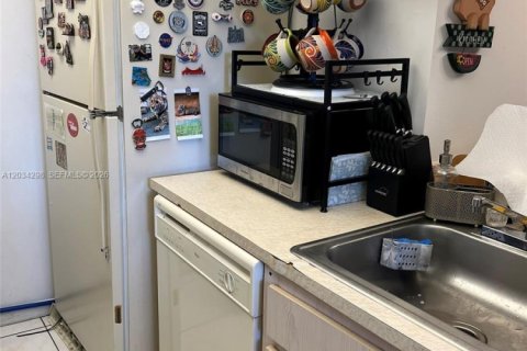 Condo in Miami, Florida, 3 bedrooms № 2184596 - photo 8