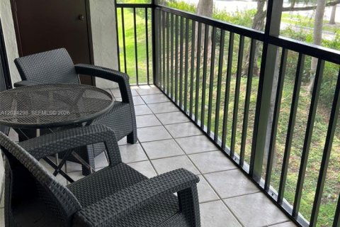 Condo in Miami, Florida, 3 bedrooms № 2184596 - photo 9
