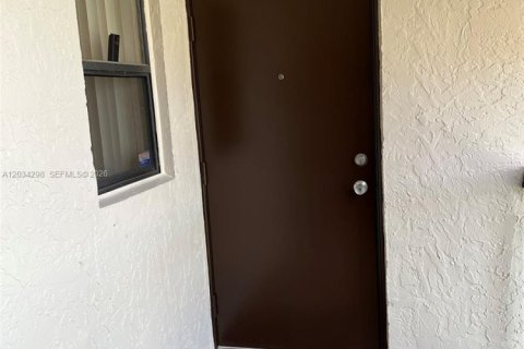 Condo in Miami, Florida, 3 bedrooms № 2184596 - photo 22