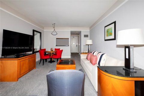 Condo in Miami, Florida, 1 bedroom  № 1859372 - photo 2