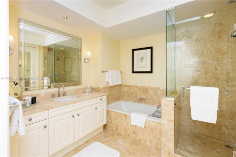 Condo in Miami, Florida, 1 bedroom  № 1859372 - photo 16
