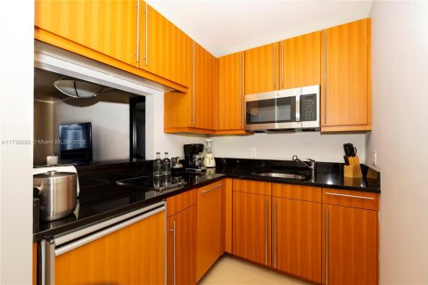 Condo in Miami, Florida, 1 bedroom  № 1859372 - photo 6