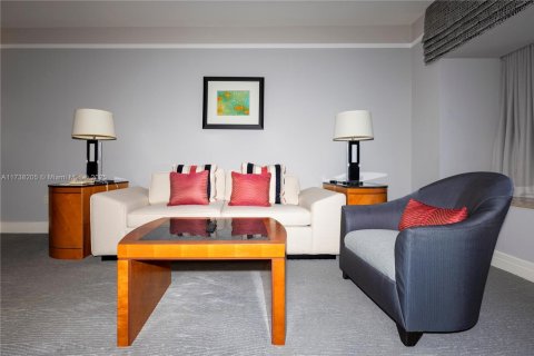 Condo in Miami, Florida, 1 bedroom  № 1859372 - photo 4