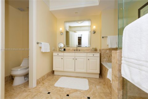 Condo in Miami, Florida, 1 bedroom  № 1859372 - photo 15