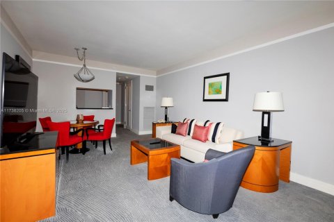 Condo in Miami, Florida, 1 bedroom  № 1859372 - photo 3