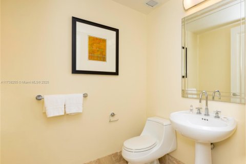 Condo in Miami, Florida, 1 bedroom  № 1859372 - photo 7