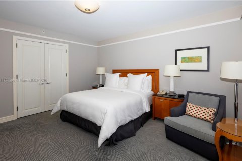 Condo in Miami, Florida, 1 bedroom  № 1859372 - photo 11