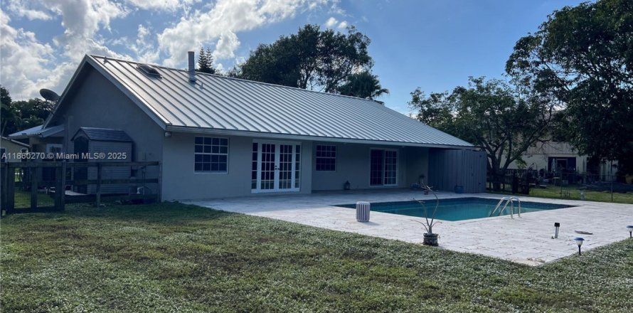 House in Plantation, Florida 3 bedrooms, 193.52 sq.m. № 1889545