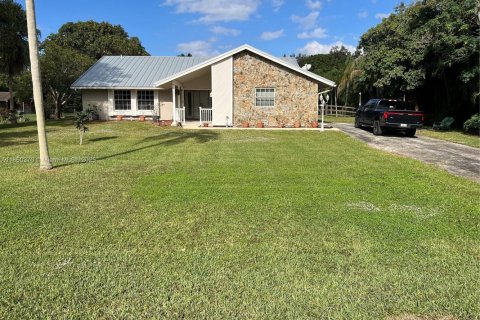 House in Plantation, Florida 3 bedrooms, 193.52 sq.m. № 1889545 - photo 10