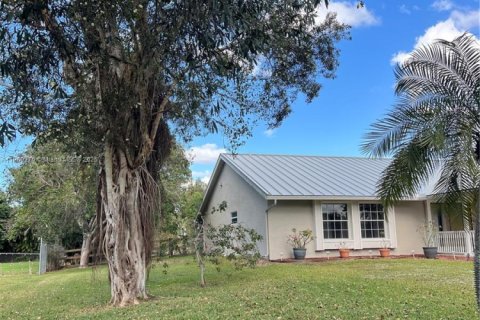 House in Plantation, Florida 3 bedrooms, 193.52 sq.m. № 1889545 - photo 2