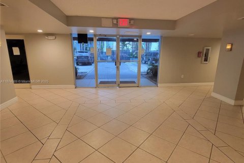 Condominio en alquiler en Miami, Florida, 2 dormitorios, 77.11 m2 № 1926014 - foto 8