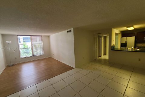 Condominio en alquiler en Miami, Florida, 2 dormitorios, 77.11 m2 № 1926014 - foto 3