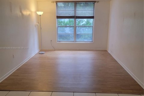 Condominio en alquiler en Miami, Florida, 2 dormitorios, 77.11 m2 № 1926014 - foto 2