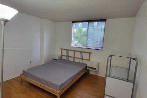 Condominio en alquiler en Miami, Florida, 2 dormitorios, 77.11 m2 № 1926014 - foto 14