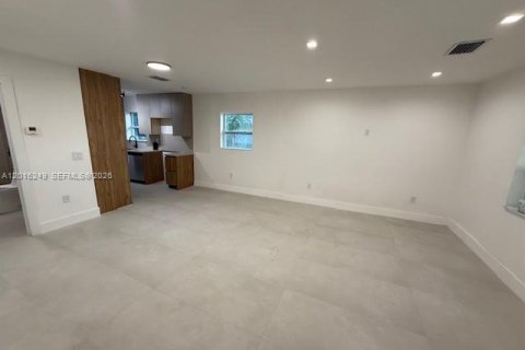 House in Miami, Florida 3 bedrooms, 108.7 sq.m. № 2247424