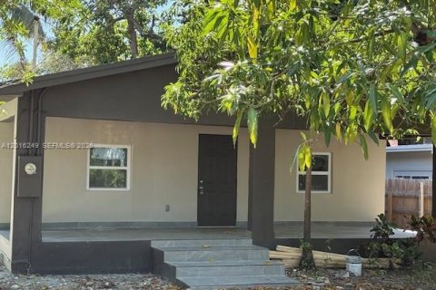 House in Miami, Florida 3 bedrooms, 108.7 sq.m. № 2247424 - photo 16