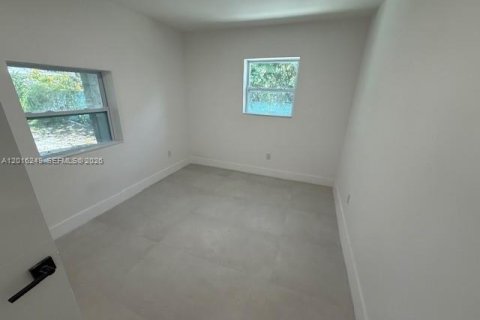 House in Miami, Florida 3 bedrooms, 108.7 sq.m. № 2247424 - photo 14