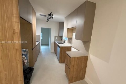 House in Miami, Florida 3 bedrooms, 108.7 sq.m. № 2247424 - photo 5