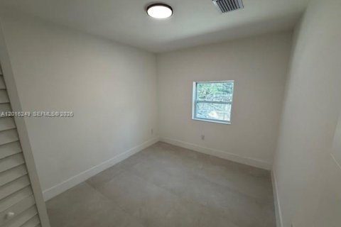 House in Miami, Florida 3 bedrooms, 108.7 sq.m. № 2247424 - photo 12