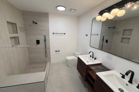 House in Miami, Florida 3 bedrooms, 108.7 sq.m. № 2247424 - photo 2