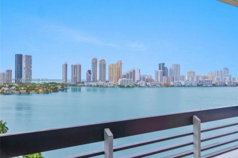 Copropriété à louer à Aventura, Floride: 2 chambres, 126.81 m2 № 1934638 - photo 5