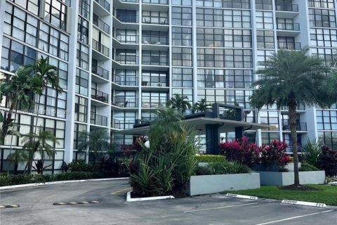 Купить кондоминиум в Халландейл-Бич, Флорида 2 спальни, 104.98м2, № 1995781 - фото 14