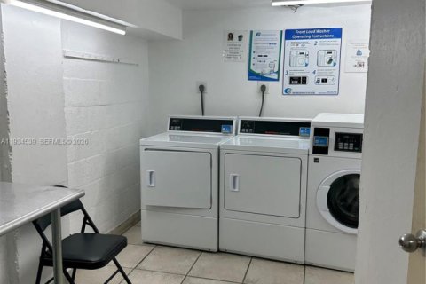 Купить кондоминиум в Халландейл-Бич, Флорида 2 спальни, 104.98м2, № 1995781 - фото 16